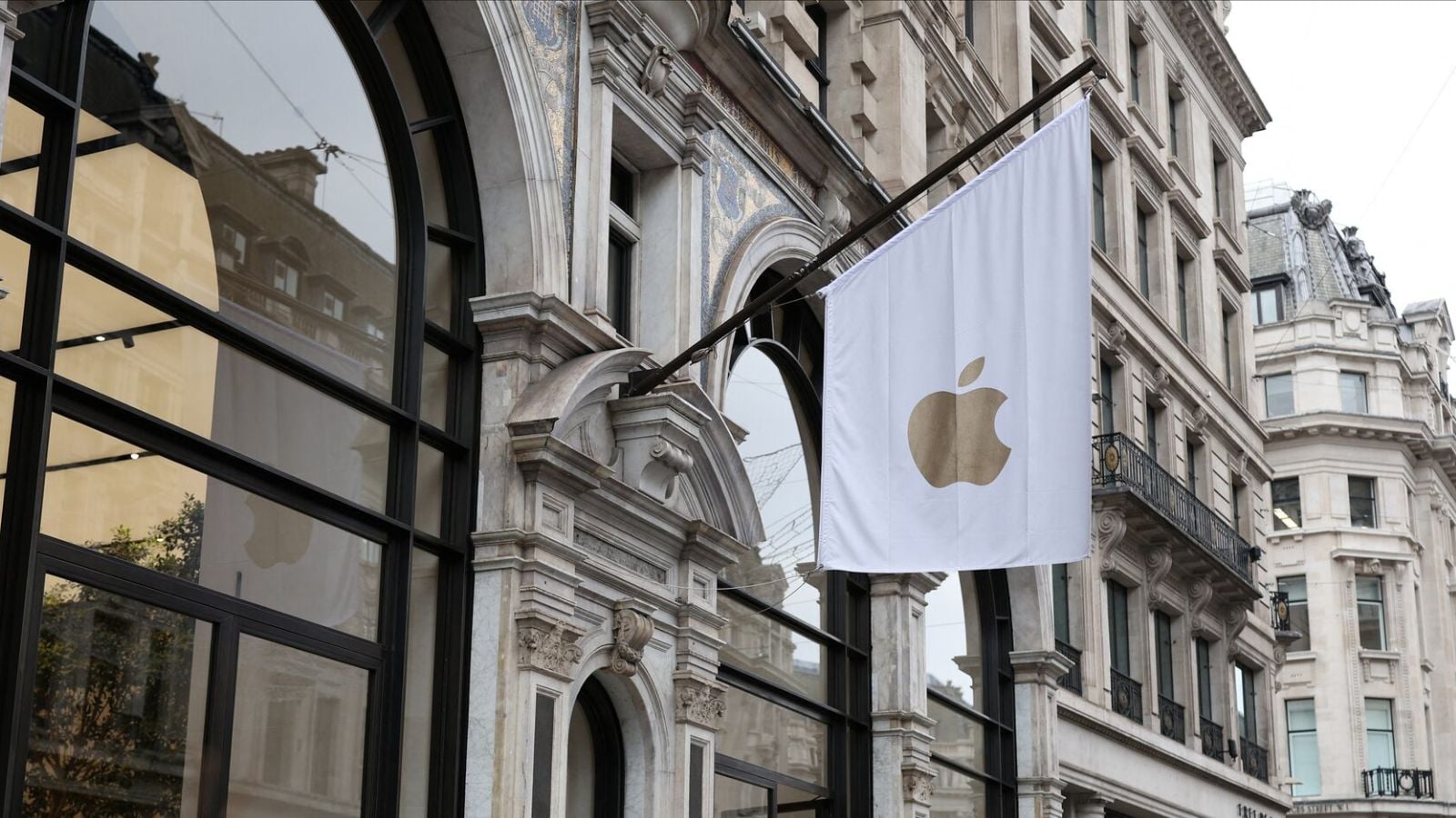 Mobile Empire Under Fire: UK Demands Fairness from Apple and Google